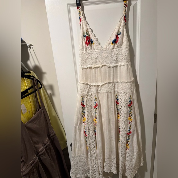 Free People Cream Dress with Floral Embroidery 🔥 Wore 1x - Picture 5 of 8